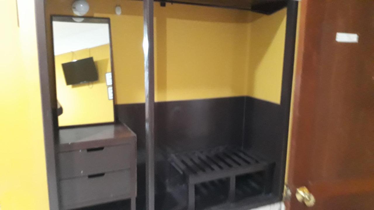 Hostal Urbano 塔里哈 外观 照片